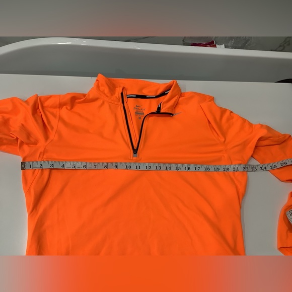 NIKE athletic quick dry top 🔥 - Picture 3 of 7